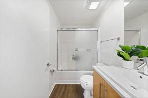 Blue Wave 2BD 2BA Stunning Marina View