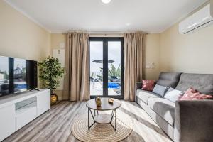 Khu vực ghế ngồi tại Blue Ocean Villa
