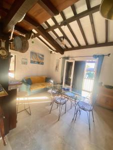 Galeriebild der Unterkunft Très bel appartement les pieds dans l’eau in Appietto