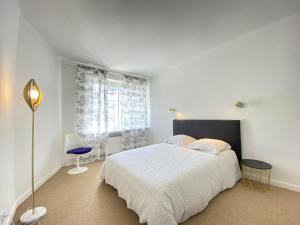 Postel nebo postele na pokoji v ubytování Le Victor Hugo, Centre ville Rodez