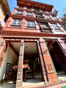 een gebouw met stoelen in de deuropening bij Taleju Grand Hotel in Bhaktapur