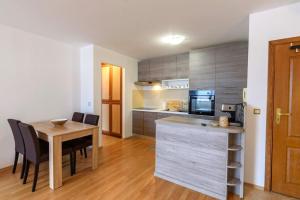 a kitchen and dining room with a table and chairs at Bansko Ski & Relax Apartment in Bansko