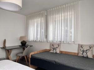 Postel nebo postele na pokoji v ubytování Hotel Rododendro Val di Fassa