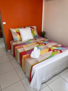 מיטה או מיטות בחדר ב-Republique Lounge