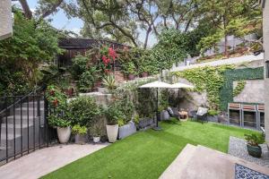 a small garden with plants and a fence at Asian Oasis Stunning Canyon Views - Luxury Home in Glendale