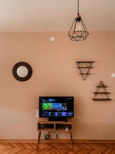 TV a/nebo společenská místnost v ubytování Manila Apartment Kragujevac + 2 fotografie