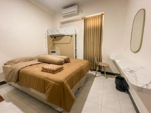 Postel nebo postele na pokoji v ubytování Griya Merapi Homestay