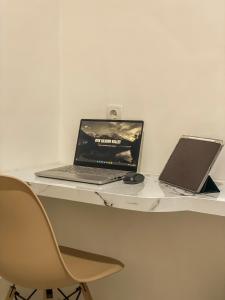 TV a/nebo společenská místnost v ubytování Griya Merapi Homestay