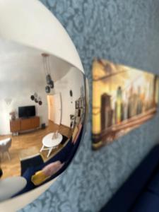 Televízia a/alebo spoločenská miestnosť v ubytovaní Die Stadtkanzlei