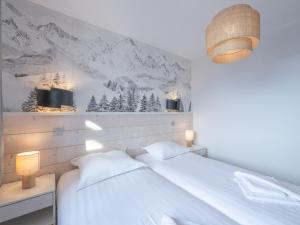 a bedroom with a bed with a mountain mural on the wall at Bel appartement neuf 8 pers, proche pistes, parking inclus - FR-1-645-49 in LʼHuez