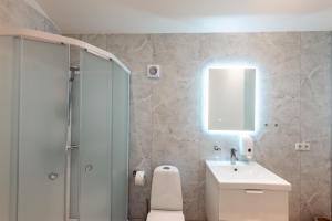 Garður Stay Inn & Secret Lagoon included!的一间浴室