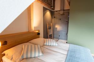 Ein Bett oder Betten in einem Zimmer der Unterkunft TIGNUM - Übernachten mit historischem Flair