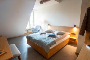 Ein Bett oder Betten in einem Zimmer der Unterkunft TIGNUM - Übernachten mit historischem Flair