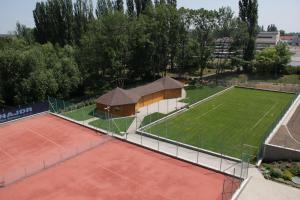 Attività di tennis o squash presso l'hotel o nelle vicinanze