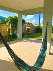 a hammock in a patio with a view of a yard at Divino Residence in Florianópolis