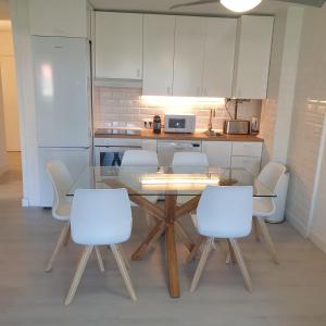Kuchyň nebo kuchyňský kout v ubytování Sea View Apartment Beach Front Punta Prima + 35 fotografií