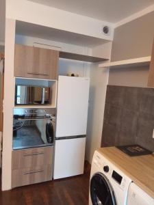 A kitchen or kitchenette at Appartement cosy