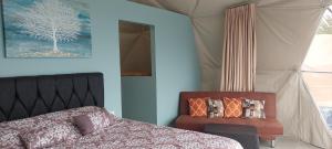 Säng eller sängar i ett rum på Pura Vista Glamping