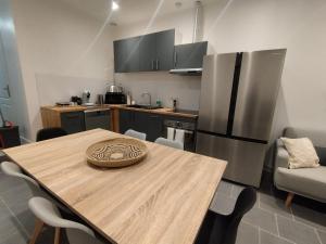 Η κουζίνα ή μικρή κουζίνα στο Le Refuge des Voyageurs +4 φωτογραφίες