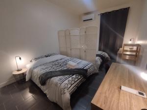 Ένα ή περισσότερα κρεβάτια σε δωμάτιο στο Le Refuge des Voyageurs