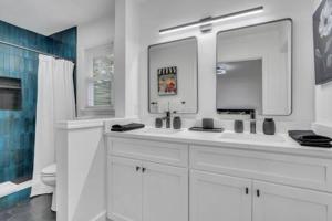 Ένα μπάνιο στο Statesboro Luxe: Luxury In A Prime Location +26 φωτογραφίες