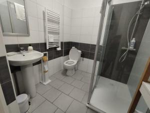 Ένα μπάνιο στο Le Refuge des Voyageurs