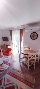 A seating area at Apartman Lenka Zlatar