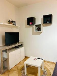 TV a/nebo společenská místnost v ubytování Casa Lucia a Carugo