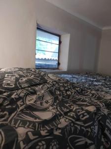 Tempat tidur dalam kamar di hermoso mini departamento Miraflores a dos cuadras de Larcomar