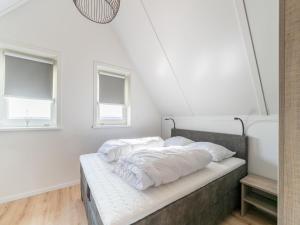 Ένα ή περισσότερα κρεβάτια σε δωμάτιο στο Holiday Home in Scherpenisse near Oosterschelde