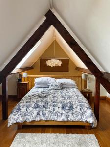 a bedroom with a bed in an attic at Guest House gem in Wickhamford, near Broadway in Badsey