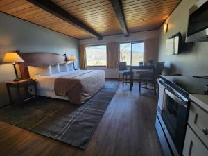 Postel nebo postele na pokoji v ubytování Westcliff Lodge