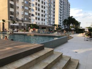 Apartamento p/ 8 com garagem churasqueira e piscina 내부 또는 인근 수영장