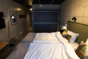Postel nebo postele na pokoji v ubytování Playhotel