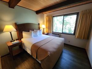 Postel nebo postele na pokoji v ubytování Westcliff Lodge