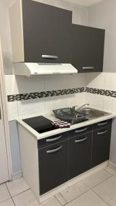 Afbeelding uit fotogalerij van Studio 27m2 in Sainte-Savine