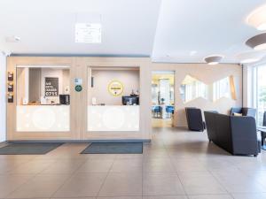 Hall o reception di B&B Hotel Stuttgart-Zuffenhausen