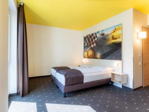 Letto o letti in una camera di B&B Hotel Stuttgart-Zuffenhausen