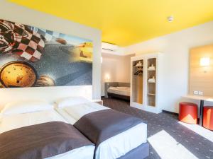 Letto o letti in una camera di B&B Hotel Stuttgart-Zuffenhausen