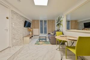 a living room with a couch and a table at Le Must - Chambre double entre Paris et Disney in Livry-Gargan