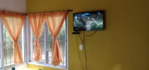 Μια τηλεόραση ή/και κέντρο ψυχαγωγίας στο Deptos. Las Campanitas