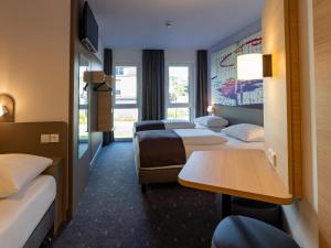 Postel nebo postele na pokoji v ubytování B&B HOTEL Bad Hersfeld + 24 fotografií