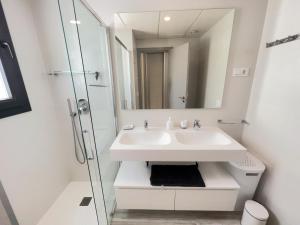 A bathroom at Miradores Del Sol