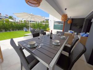 A seating area at Miradores Del Sol