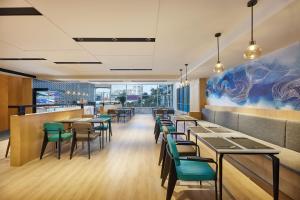 a dining room with tables and chairs at Fairfield by Marriott Changsha Tianxin in Changsha