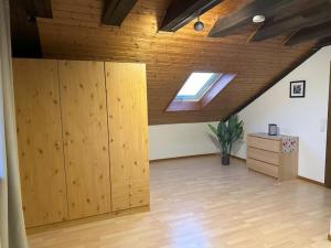 a room with wooden cabinets and a skylight at Ferienwohnung Löchgau in Löchgau