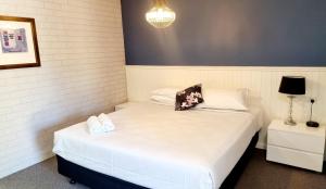 Postel nebo postele na pokoji v ubytování Motel Sierra - Bright