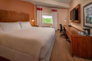Postel nebo postele na pokoji v ubytování Four Points by Sheraton Newark Christiana Wilmington + 32 fotografií