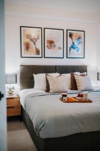 Gallery image of Stunning Industrial Style Gem, City Centre, Balcony canal view, Fast WiFi, Contractors, Families in Birmingham