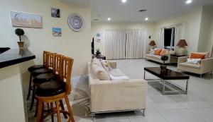 Galeri foto Gated waterfront condo with boat dock and view di Freeport